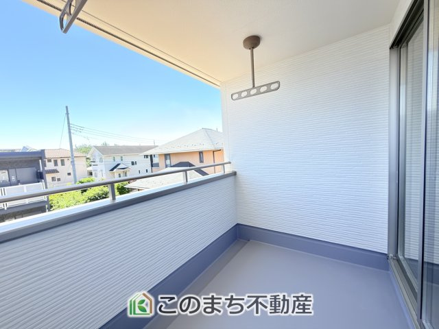 LiveleGarden.S下野緑第3のバルコニー|南向きの大型バルコニーは陽当り良好で、たっぷりのお洗濯物もよく乾きます！