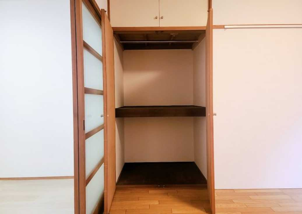 ロイヤルハイツ　礼金0　バストイレ別　角部屋の収納