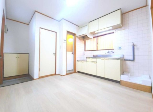 ロイヤルハイツ　礼金0　バストイレ別　角部屋の居間・リビング