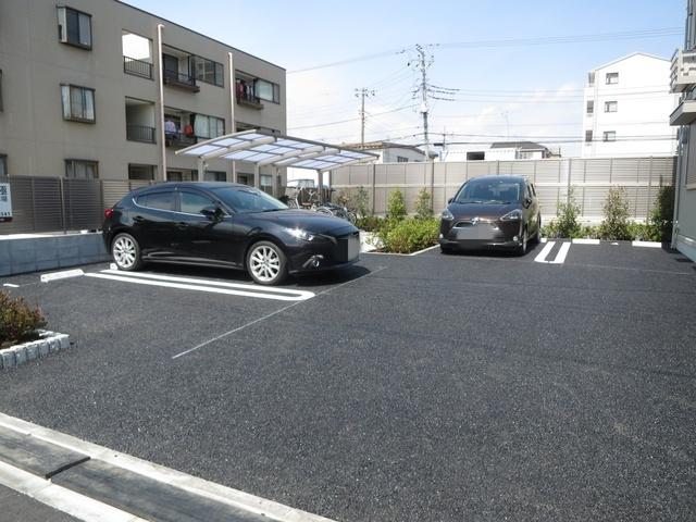 ソレイユ・ジンの駐車場|敷地内に駐輪場あります♪