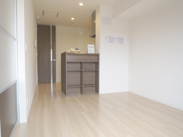 ソレイユ・ジンの居間・リビング|カウンターキッチンのついたゆったりと広いリビングです♪