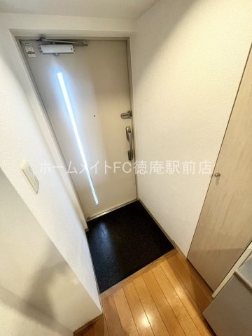 大阪市城東区今福南１丁目の賃貸マンションの玄関