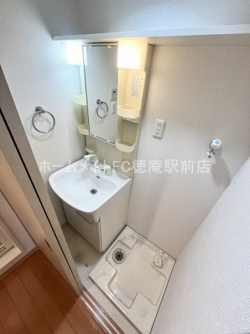 大阪市城東区今福南１丁目の賃貸マンションの洗面所