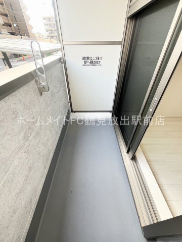 大阪市鶴見区今津中５丁目のアパートのバルコニー