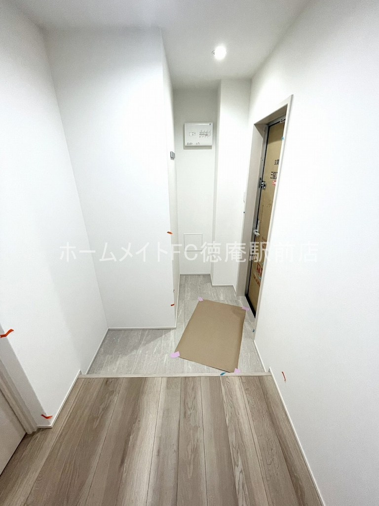 大阪市鶴見区今津中５丁目のアパートの玄関