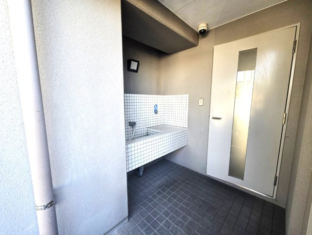 アルファステイツ大橋南のその他共用部分|散歩で汚れた足を部屋に入る前に洗えるため、玄関やリビングの床・壁が汚れないですよ♪