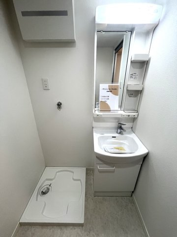 大町団地22号棟の独立洗面台|
個人的に、リフォームするならこだわりたいランキング第1位！！洗面です。収納豊富なのが嬉しいですよね