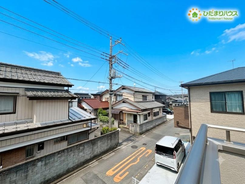 鴻巣市人形4丁目　　新築一戸建て　リーブルガーデン　01の展望|窓から広がる眺望が心地よく、季節の移ろいを感じられる景色が楽しめます。朝の光や夕方の柔らかな色合いが室内に広がり、日々の暮らしに穏やかな時間をもたらしてくれる魅力的な眺めです！