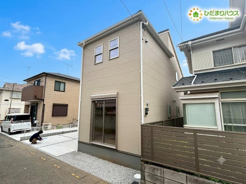 鴻巣市人形4丁目　　新築一戸建て　リーブルガーデン　01の外観|陽当たりの良い外観で、毎日を明るく過ごせる住まいです。周辺は閑静な住宅街で、子どもとの散歩や外遊びも安心して楽しめる環境です！
