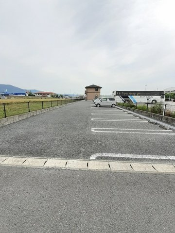 シュティル　鏡　Ｂの駐車場