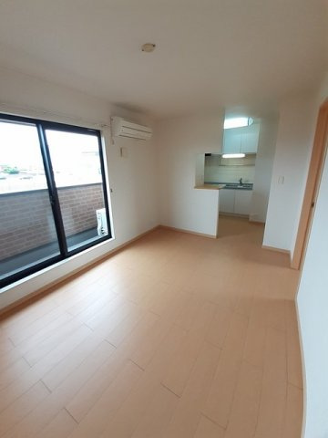 シュティル　鏡　Ｂの居間・リビング