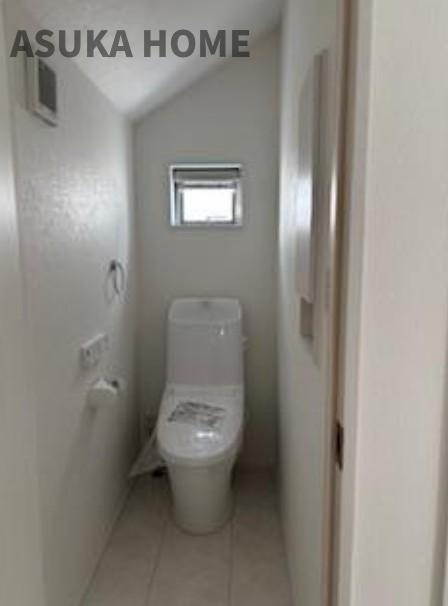 港南区東永谷3丁目戸建のトイレ|温水洗浄便座のトイレ設備です♪