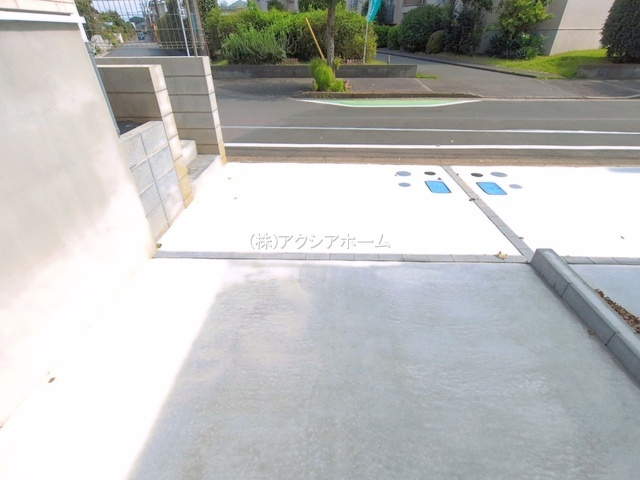 所沢市中新井5丁目・全2棟　新築一戸建　1号棟の駐車場