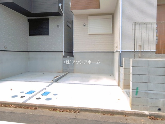 所沢市中新井5丁目・全2棟　新築一戸建　1号棟の駐車場