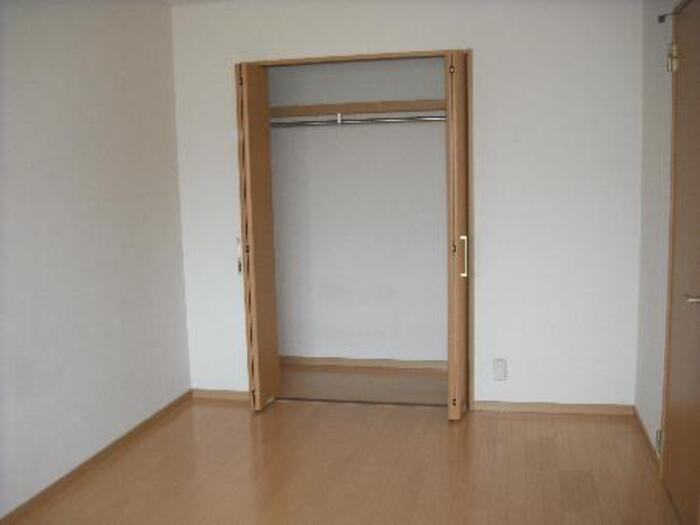 エスポワール杉井流の洋室|エスポワール杉井流301 北洋室･収納