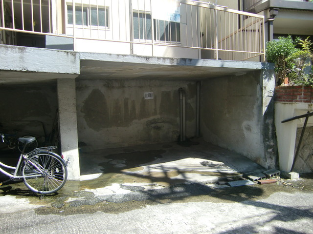 一王山マンションの駐車場