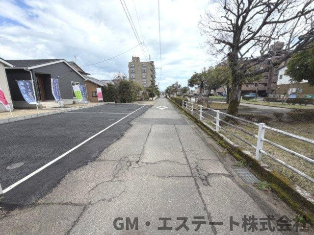 宮崎市大王町　新築住宅（第2-1号棟）の前面道路含む現地写真