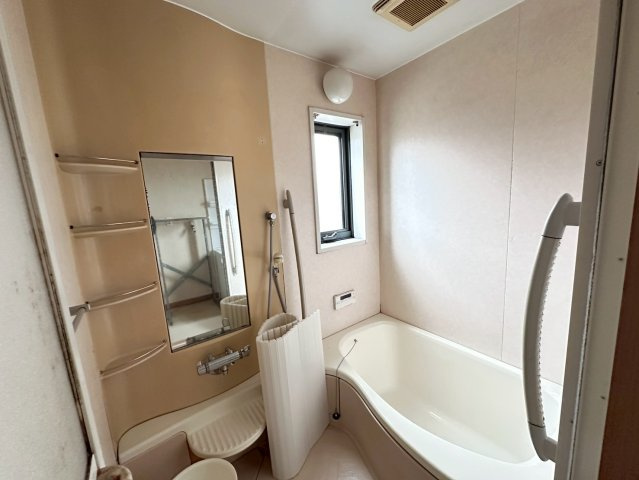 店舗付中古戸建　不破郡垂井町宮代　平成13年築の浴室