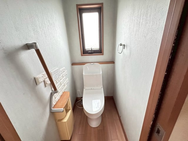 店舗付中古戸建　不破郡垂井町宮代　平成13年築のトイレ