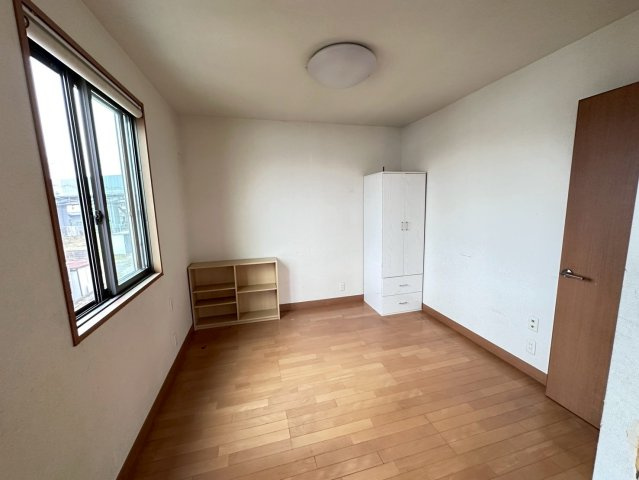 店舗付中古戸建　不破郡垂井町宮代　平成13年築の洋室