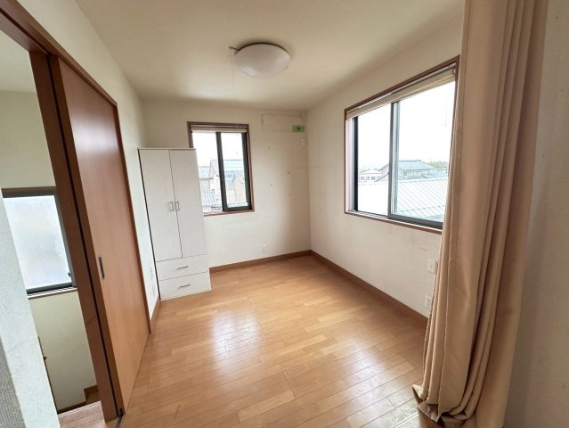 店舗付中古戸建　不破郡垂井町宮代　平成13年築の洋室