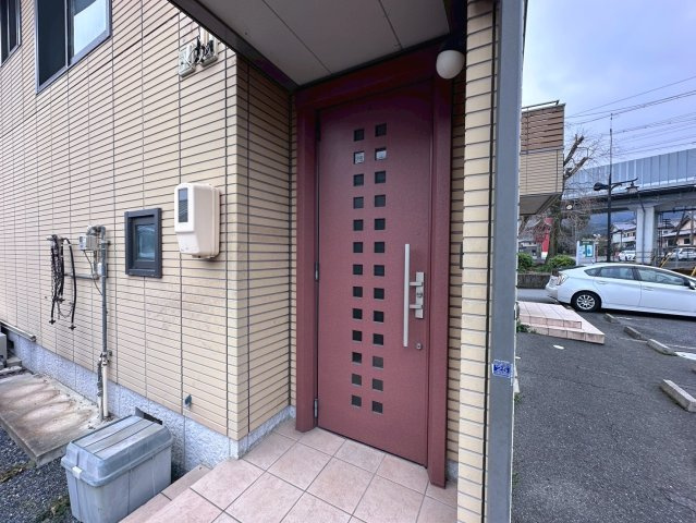 店舗付中古戸建　不破郡垂井町宮代　平成13年築の玄関