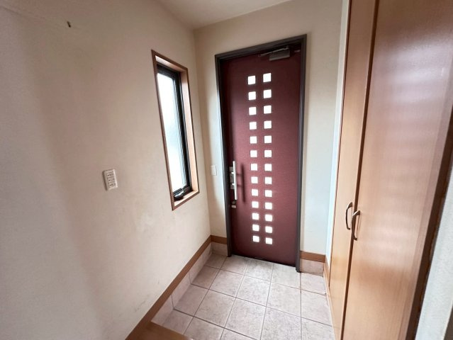 店舗付中古戸建　不破郡垂井町宮代　平成13年築の玄関