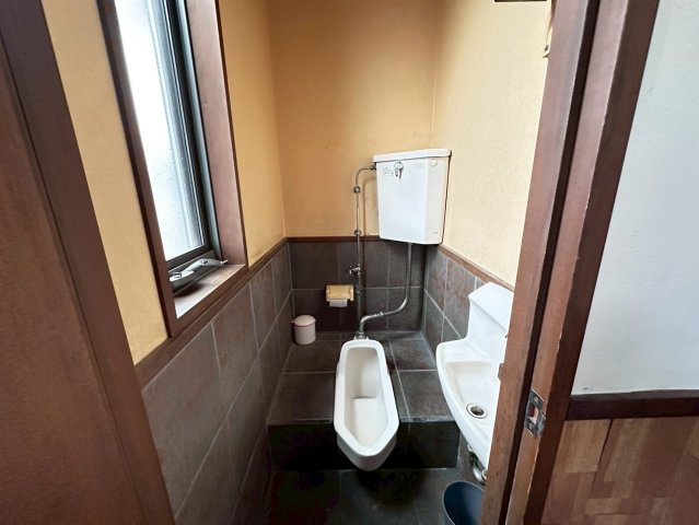 店舗付中古戸建　不破郡垂井町宮代　平成13年築のトイレ