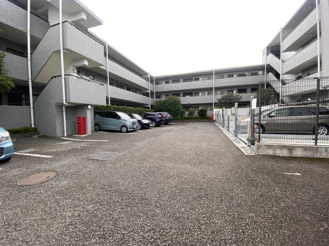 東村山北パーク・ホームズの駐車場