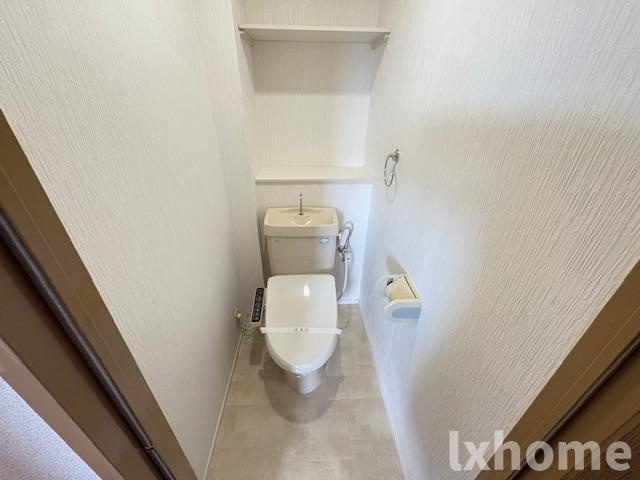 ライフ18のトイレ|落ち着いた色調のトイレです