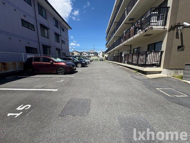 ライフ18の駐車場|駐車場完備です