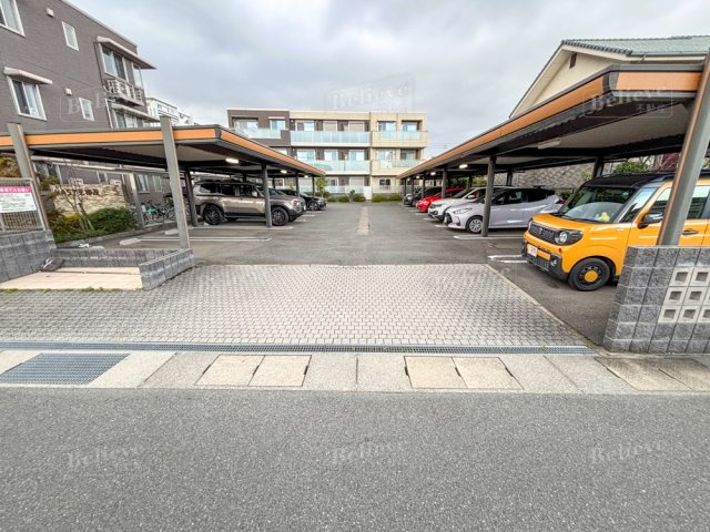 ＭＡＳＴ東櫛原　Ｂ棟の駐車場|駐車スペースもあります♪