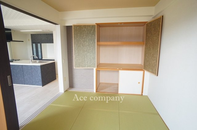 【和室】 | ルイシャトレ平野喜連II番館 | 【和室5帖】リビングと続き間の和室です♪押し入れ完備です♪