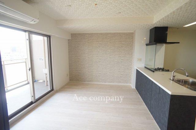 【居間・リビング】 | ルイシャトレ平野喜連II番館 | 【LDK：12.2帖】床暖房2面に完備です☆