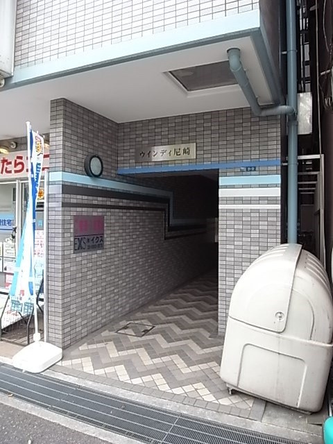 ウィンディ尼崎のエントランス