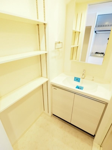 新品家具付きマンション本郷8(KaGood東京)の独立洗面台