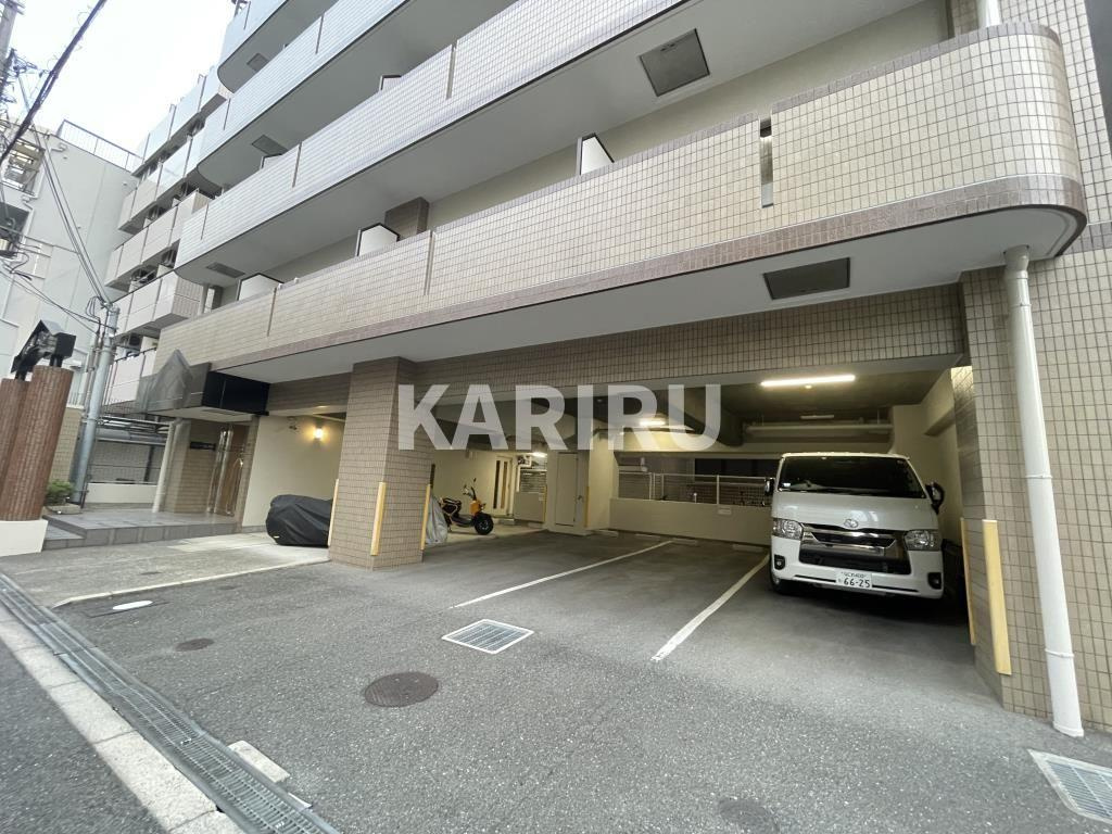 ヴィラ・レストの駐車場