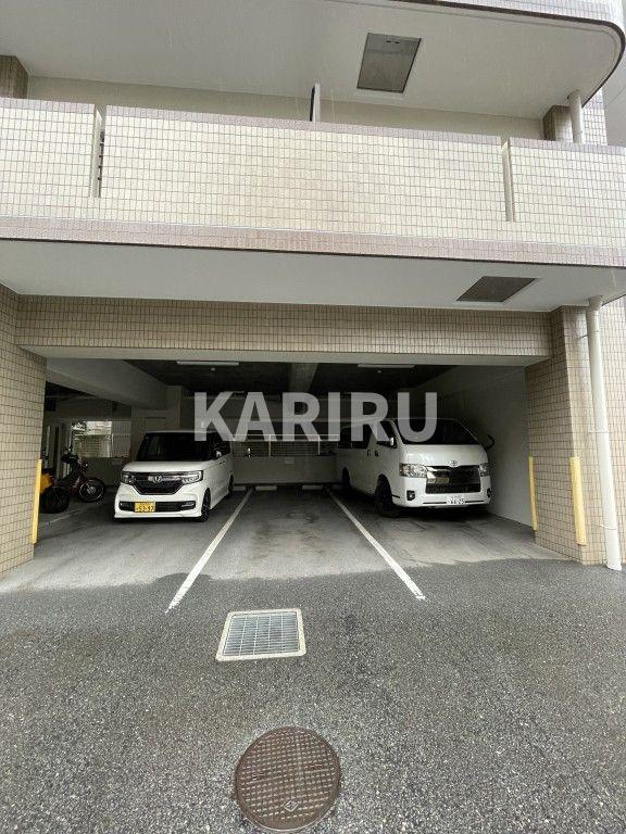 ヴィラ・レストの駐車場