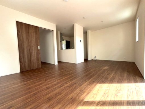 あきる野野辺　新築！小学校徒歩7分の居間・リビング