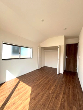 あきる野野辺　新築！小学校徒歩7分の洋室