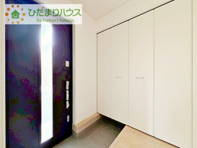 【玄関】 | 我孫子市湖北台第24　新築戸建　6号棟 | スニーカーマニアも納得の天井まであるシューズボックス!(^^)!