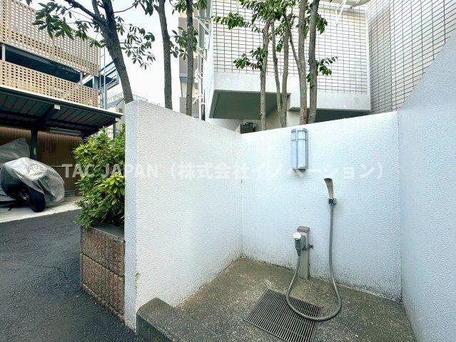 ライオンズ墨田アーバンマークスのその他共用部分|【ペットの足洗い場】
お散歩から戻った時に便利なペット専用の足洗い場も完備。