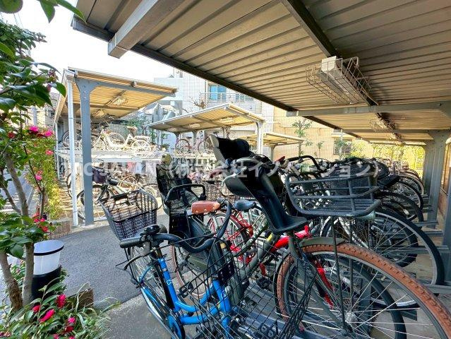 ライオンズ墨田アーバンマークスの駐輪場|敷地内の駐輪場もご利用いただけます。
※年額1200円/台。