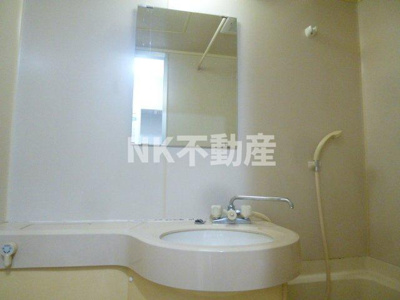 【洗面所】 | ロイヤルアーク八戸ノ里（八戸ノ里賃貸） | 忙しい朝には欠かせない洗面所です