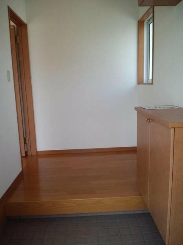 Wish Home西五所　弐番館の玄関