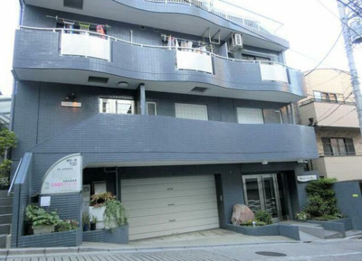 【外観】 | ブランニューウェイヴ | 鉄筋コンクリート造のがっちりとした建物。