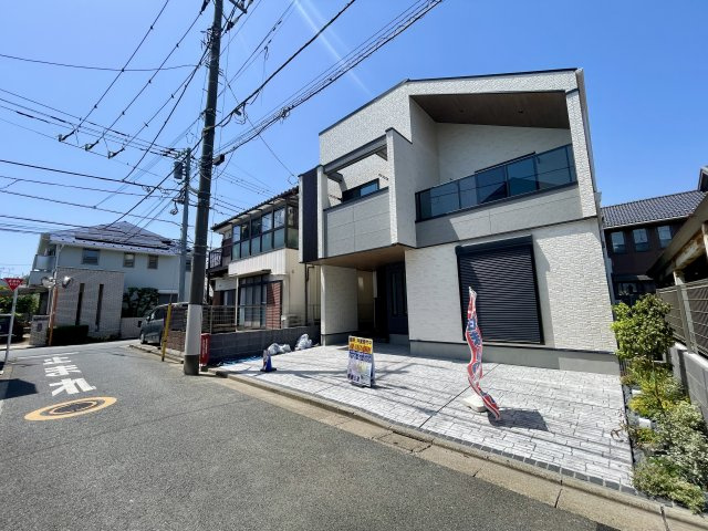練馬区石神井町7丁目　子育て環境良好　ZEH水準住宅の前面道路含む現地写真