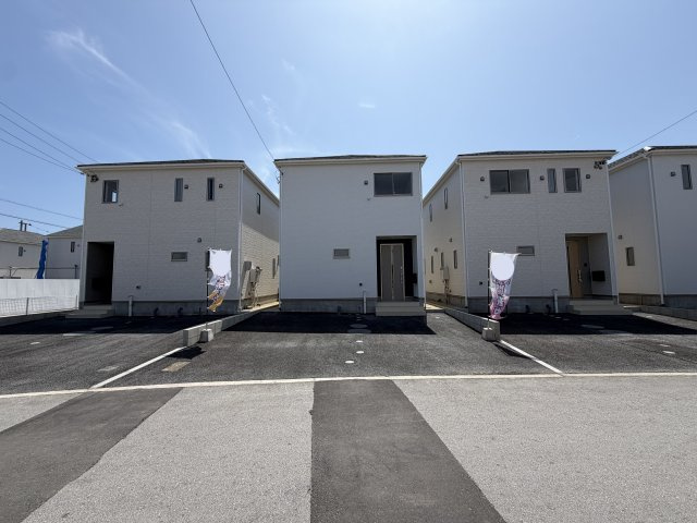 うるま市塩屋　第1（全4棟）ラスト3号棟の外観|3号棟　並列駐車2台可♪EV車充電設備付き♪
