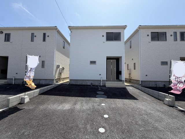 うるま市塩屋　第1（全4棟）ラスト3号棟の外観|3号棟　並列駐車2台可♪EV車充電設備付き♪