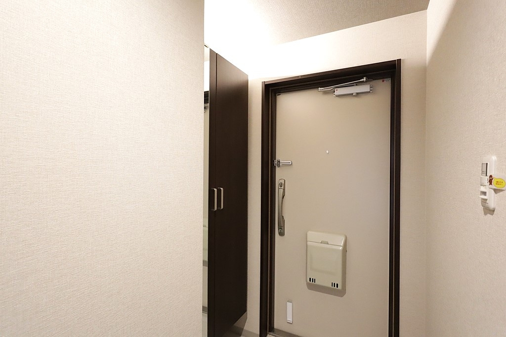 ルモン東加賀屋の玄関